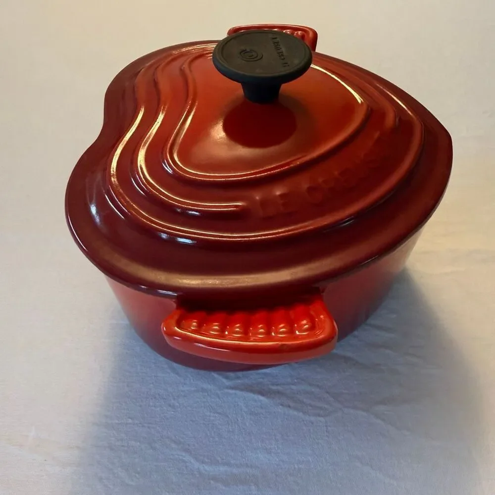 Le Creuset | Heart Shaped 2L | Cast Iron |Cocotte Dutch Oven Cerise | Red France